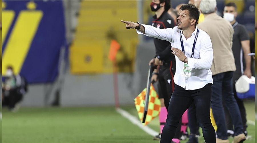 Başakşehir'in yeni teknik direktörü Emre Belözoğlu oldu