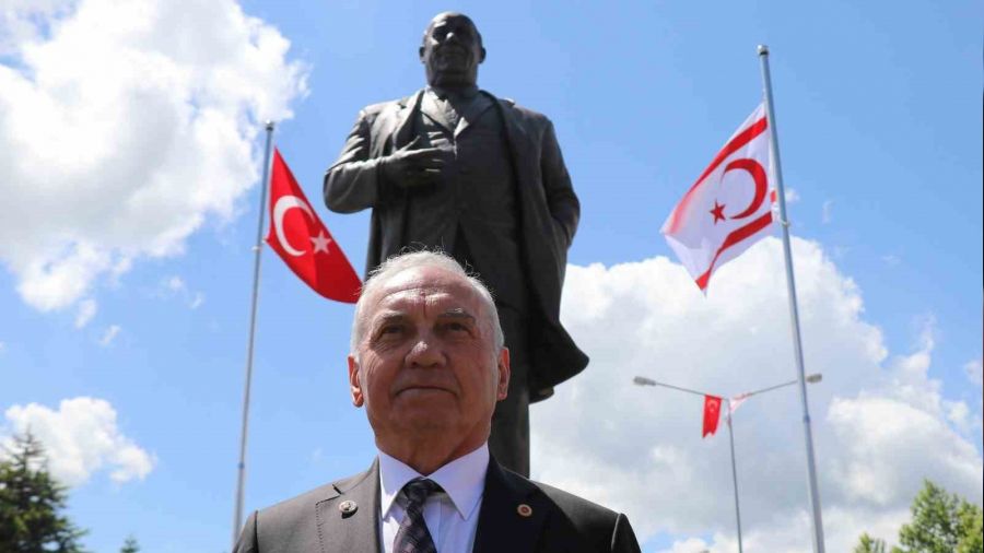 Bolulu Kıbrıs Gazisi, Denktaş'ın heykelini dikti