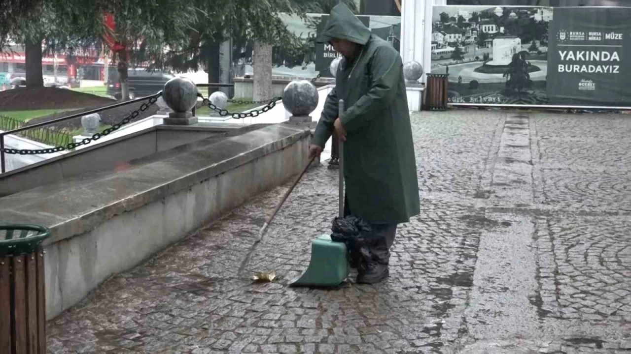 Bulduu altn dolu antay polise teslim etti