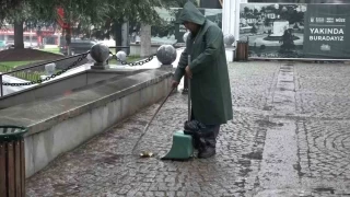 Bulduu altn dolu antay polise teslim etti