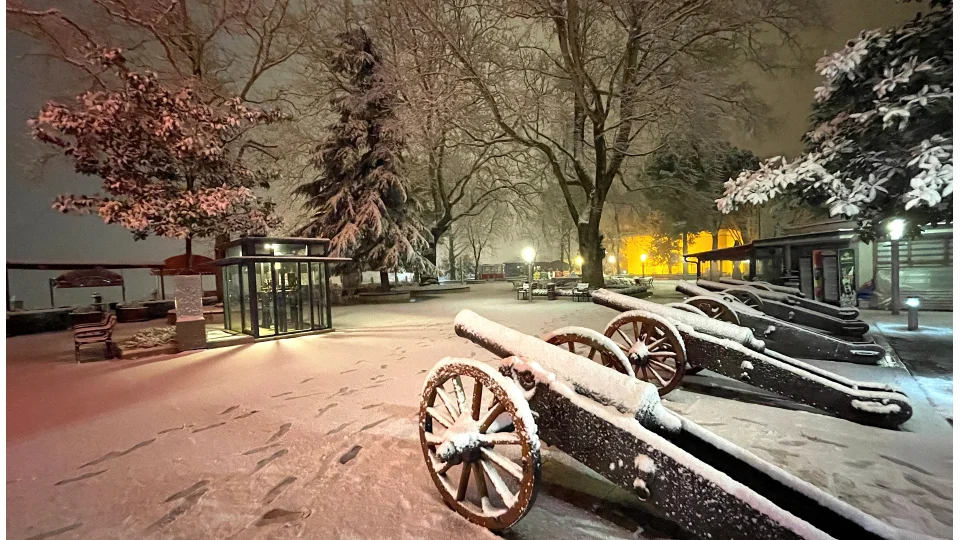 Bursa kar alt�nda bir ba�ka g�zel