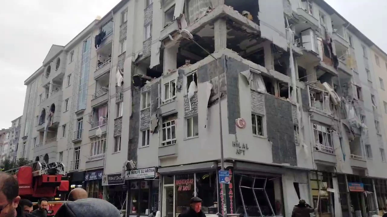 Çorum'da patlama meydana gelen apartmana yıkım kararı