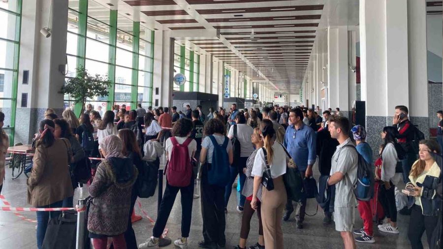 Depremzedeler oy i�in memleketlerine gidiyor