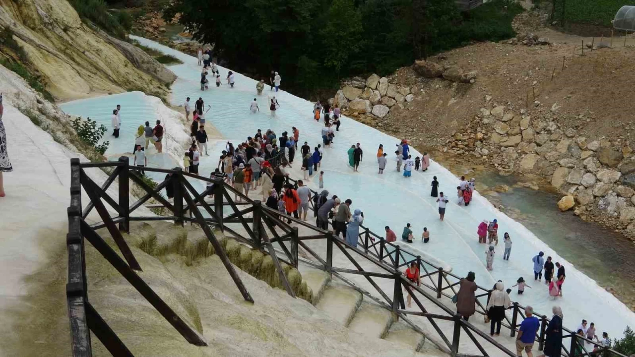 Do�u Karadeniz'in Pamukkalesi turizm sezonunu a�t�