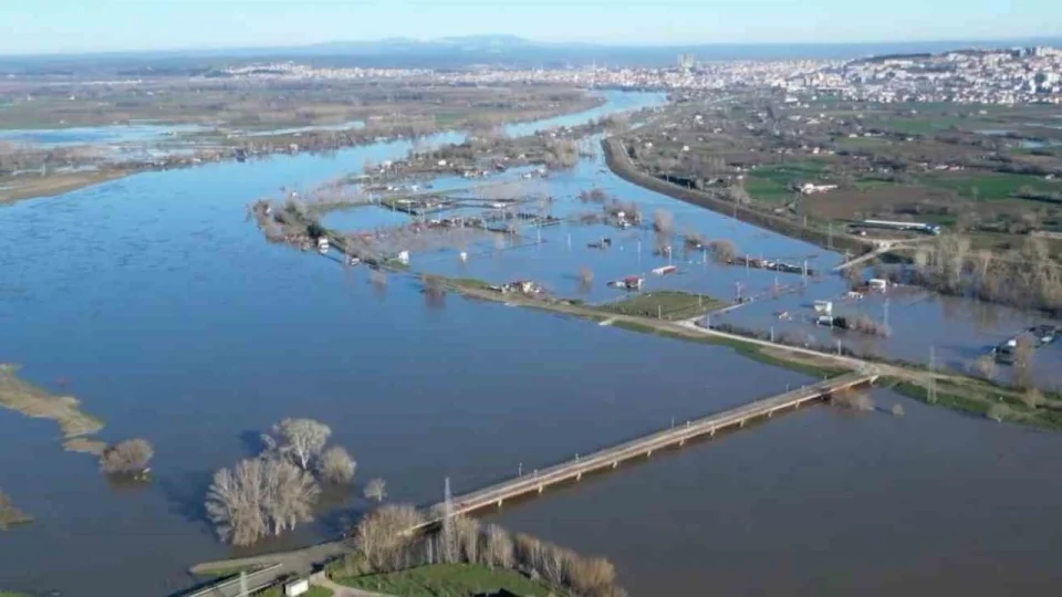 Edirne'de Meri� Nehri ta�t�