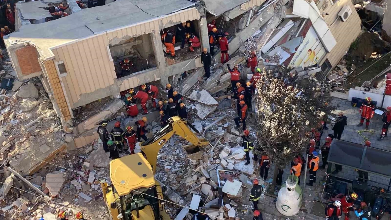 Gebze'de enkaz altında kalan aile fertlerinin kimlikleri belli oldu