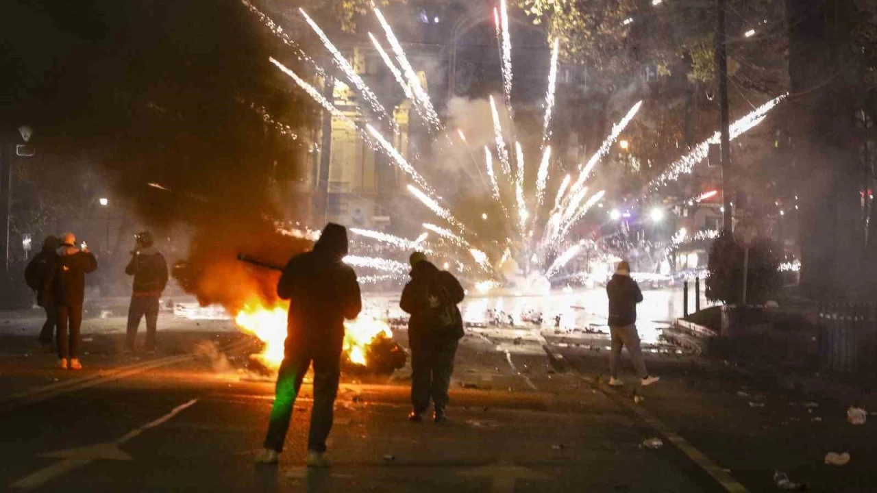 G�rcistan'da AB yanl�s� g�stericiler polisle �at��t�: 34 g�zalt�