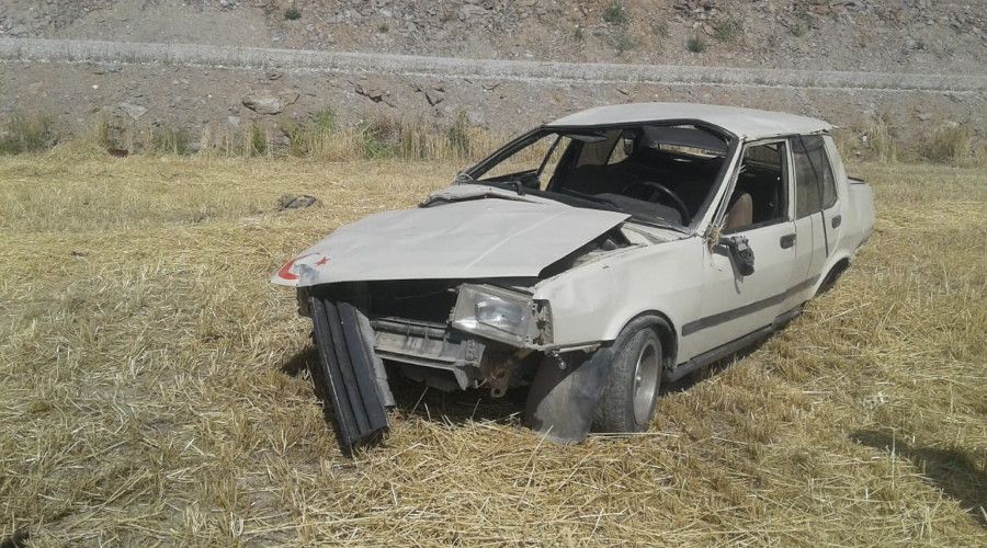 Hurdaya d�nen otomobilde 2 ki�i yaraland�