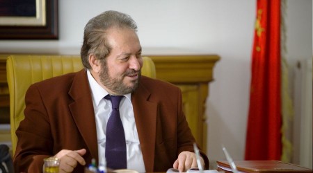 İnsan önce kendi ile barışık olmalıdır