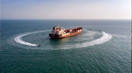 İran, 400 bin litre kaçak akaryakıt taşıyan 5 gemiye el koydu