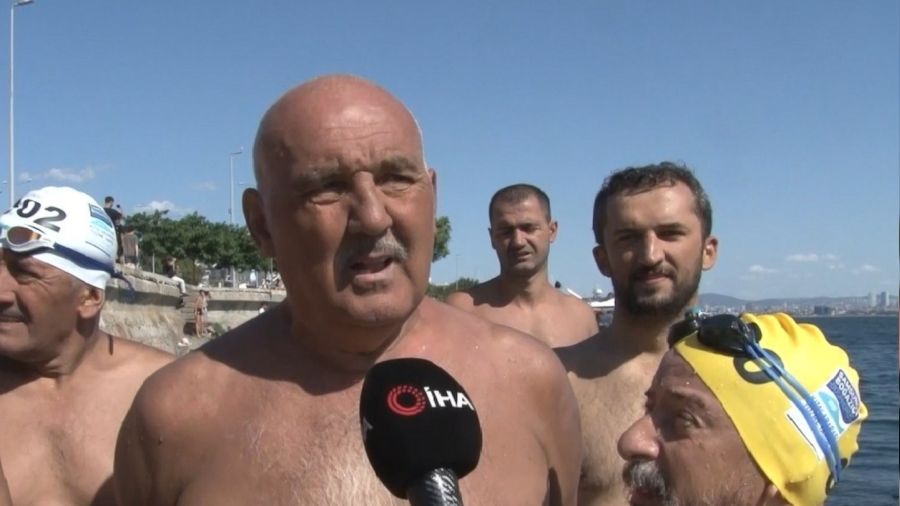 �stanbul Bo�az�'nda 30 bu�uk kilometreyi y�zerek ge�tiler