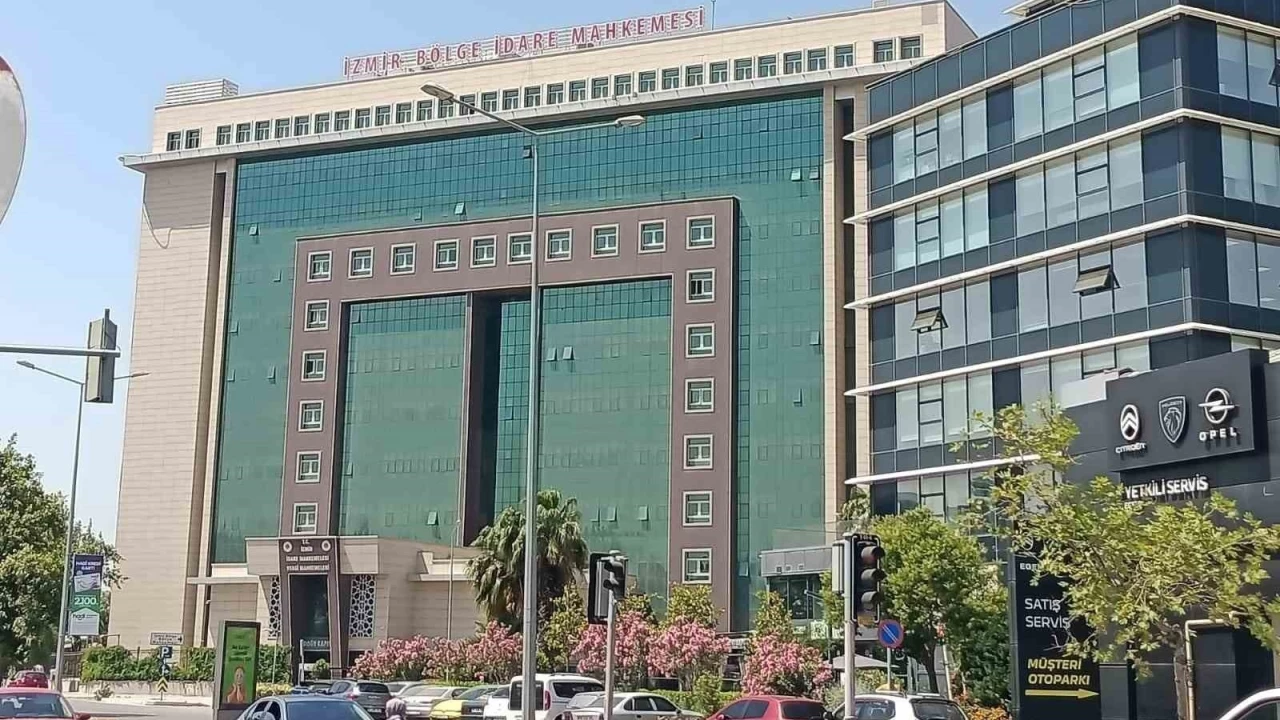 İzmir'de icra müdür yardımcısı ve katip tutuklandı