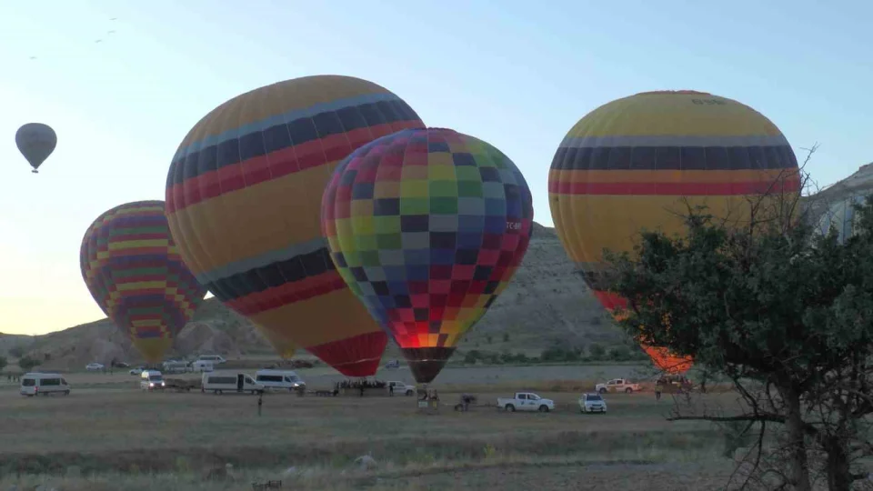 Kapadokya'da balon turizmi 750 bin yolcuyu a�t�