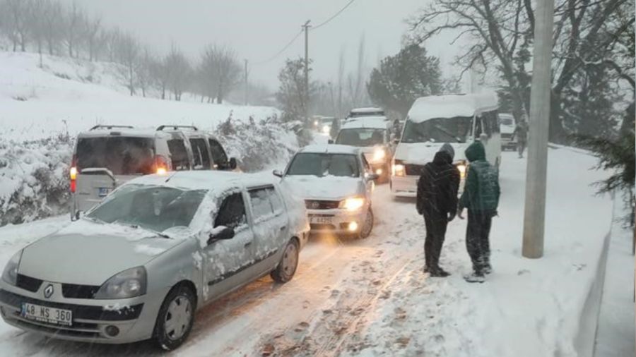 Kar görmek için gittiler, mahsur kaldılar