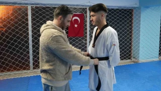 Kazada kollar�n� kaybetti, taekwondoyla hayata yeniden ba�land�