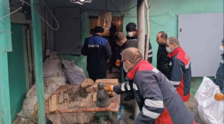 Konya'da bir evden 3 kamyon çöp çıktı
