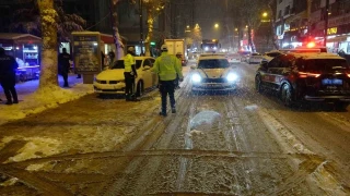 Malatya'da 3 kad�n birbirine girdi: 1 �l�, 1 yaral�