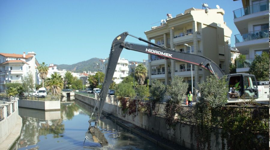 Marmaris Ketenci Deresi'nden 945 ton atık çıkarıldı