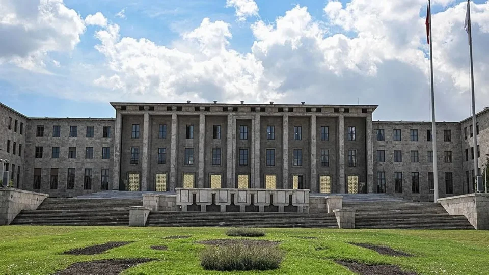 Meclis'te taciz skandal�na 4 tahliye