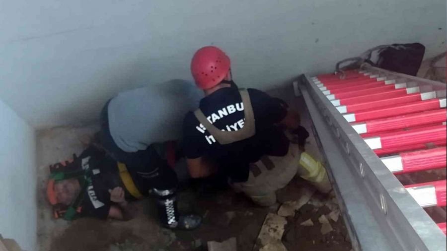 Mermer kaplama yaptığı merdiven çöktü