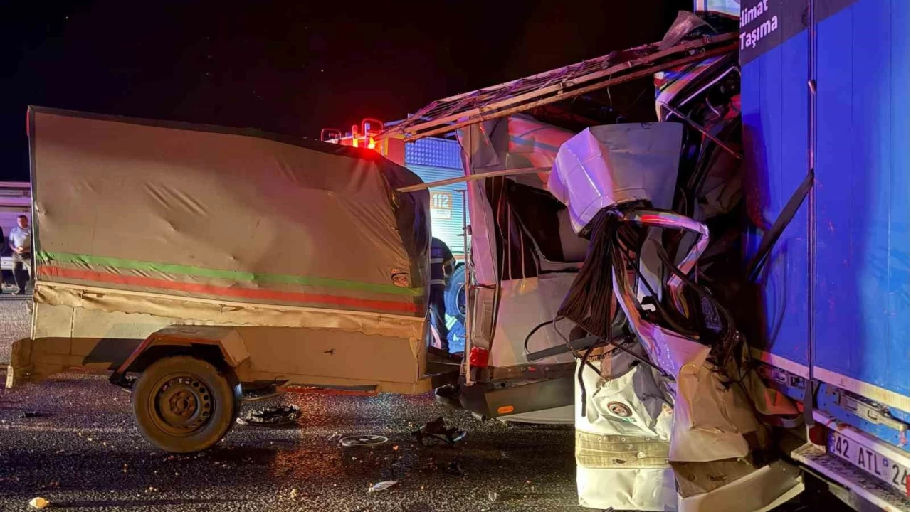 Mersin'de trafik facias: 3 l, 16 yaral
