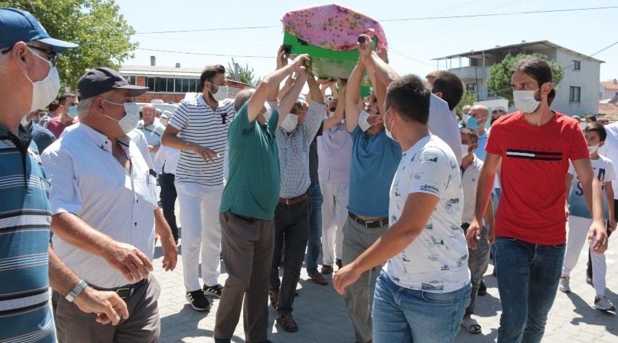 Minik kardeşler toprağa verildi
