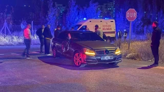 Motosiklet otomobile arpt: 1'i ar 4 yaral