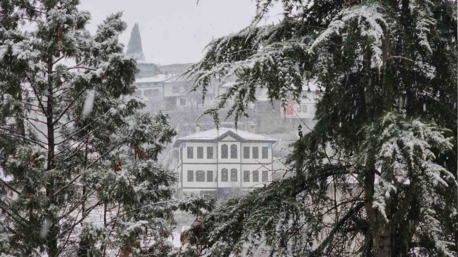 Safranbolu beyaz gelinli�ini giydi