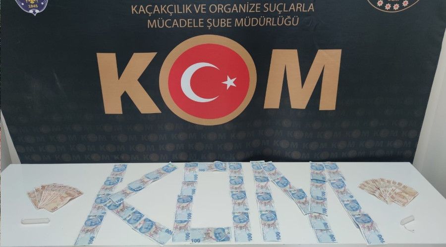 Sahte paraya orijinal hissi vermek için mum kullanmışlar