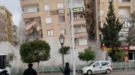 Şanlıurfa'da 8 katlı bina böyle yıkıldı