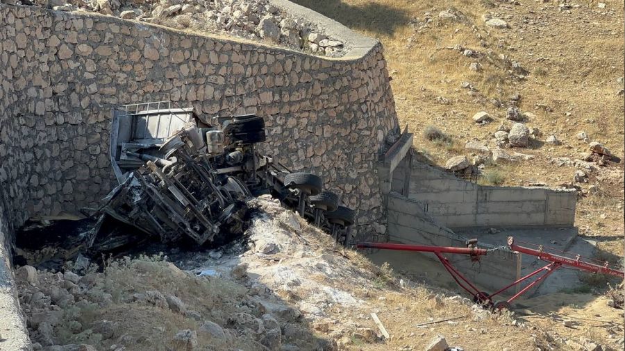 Şarampole düşen tırda aynı aileden 4 kişi can verdi