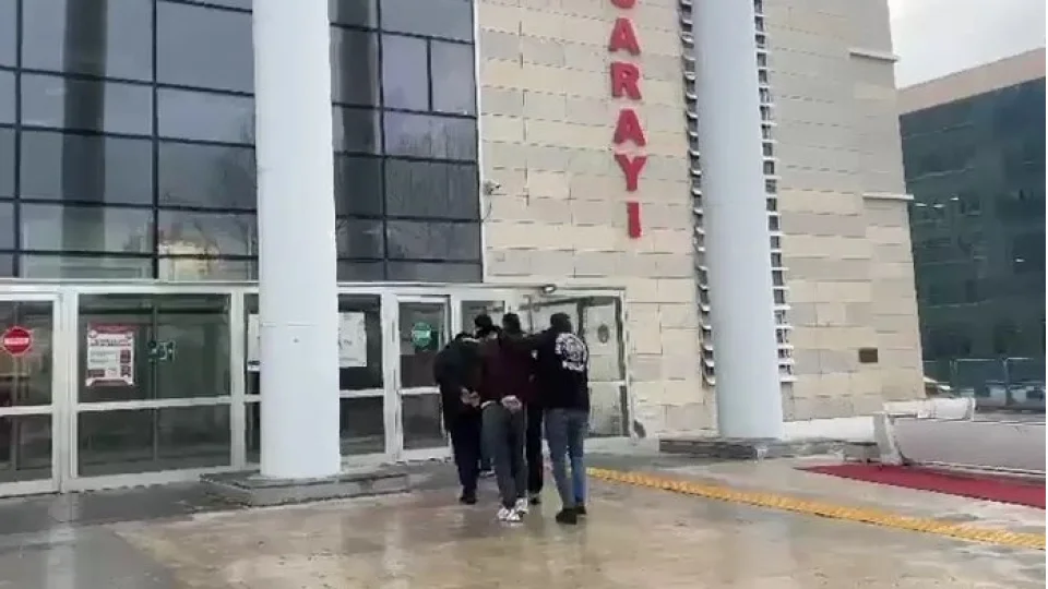 Sazan sarmal� ile 3 milyon liral�k vurgun yapt�lar