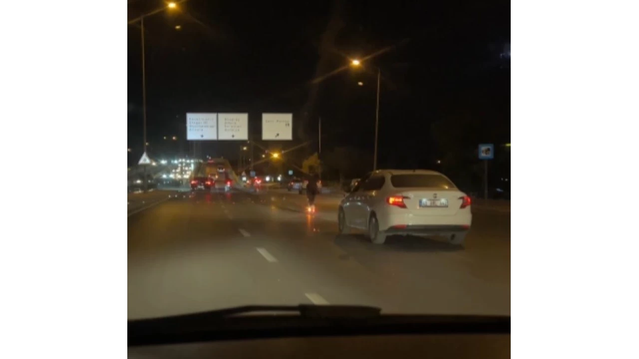 Scooterla 80-90 kilometre hzla seyrederek aralar sollad