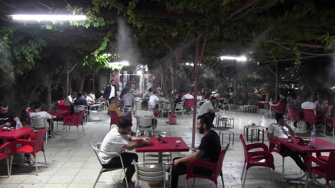 Siirt'te kavurucu s�caklar hayat� geceye ta��d�