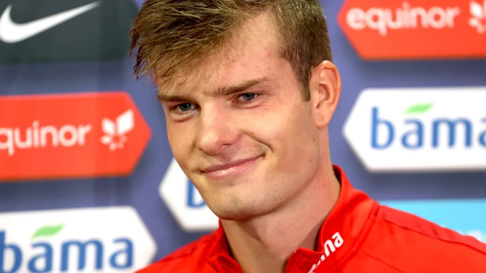 Sörloth gülümseyerek transfer iddialarını yanıtladı