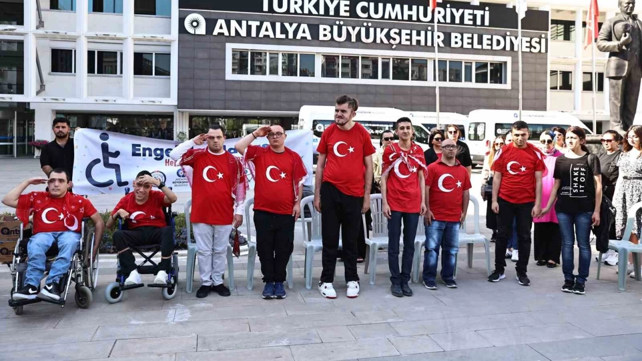 Temsili askerlik yapacak engelli bireylere davullu uğurlama