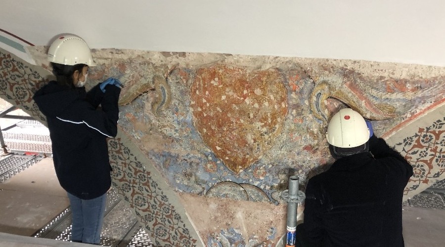 Topkapı Sarayı'nda asırlar sonra 'saz yolu' üslubuna ait bezemeler bulundu