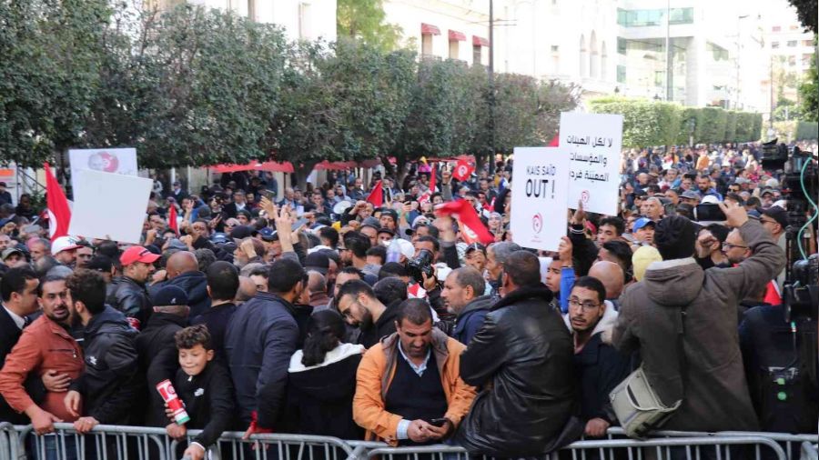 Tunus'ta dinmeyen �fke