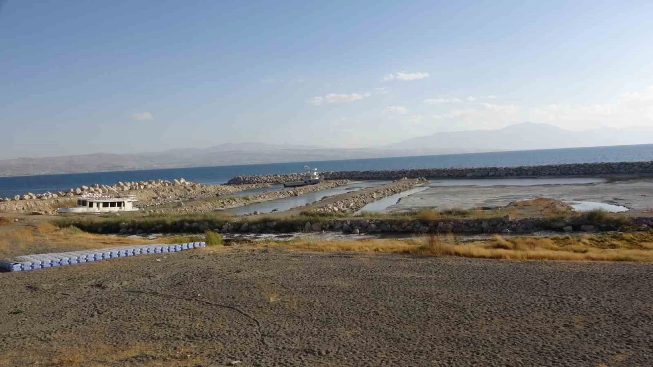 Van Glnde sular 3 kilometre ekildi