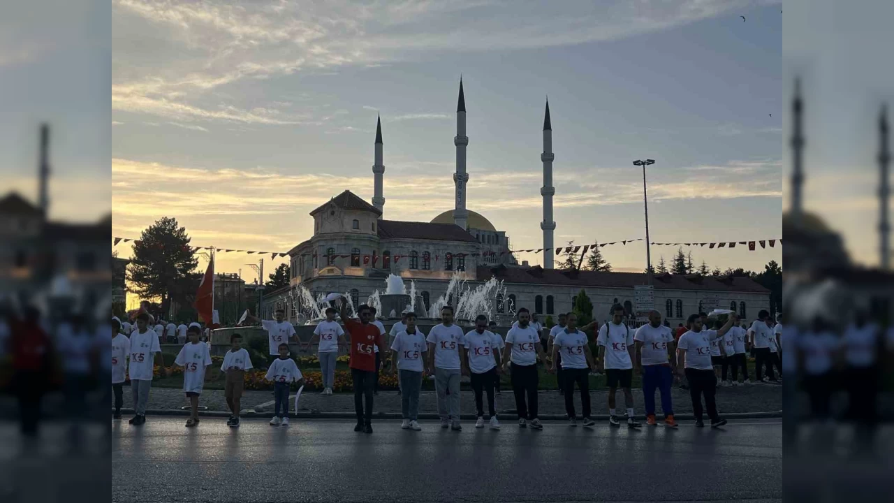 Yok böyle halay: 1058 kişi aynı anda halay çekti