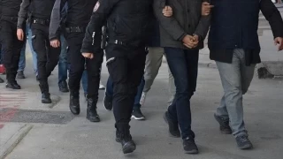 1 milyar 785 milyon TL hesap hareketlilii bulunan 4 ayr dolandrc su rgt yesi 64 pheli yakaland