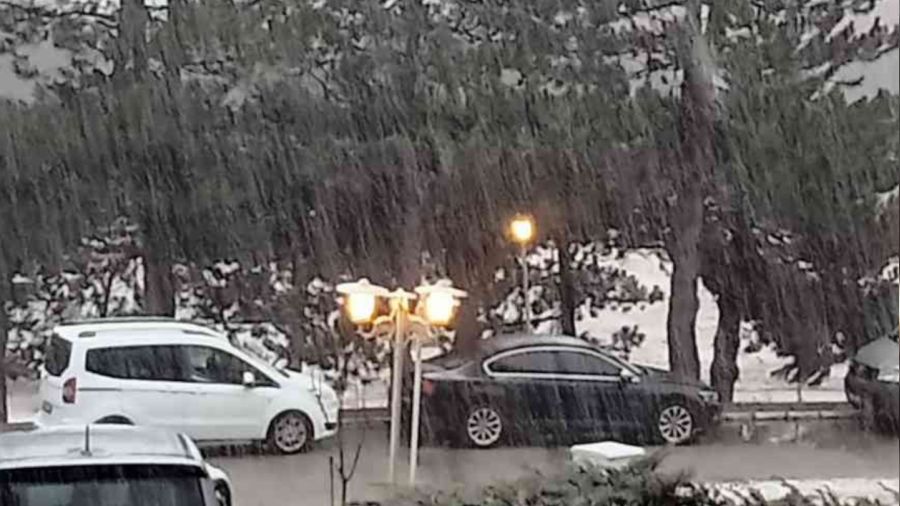 Abant'ta kar yağışı başladı