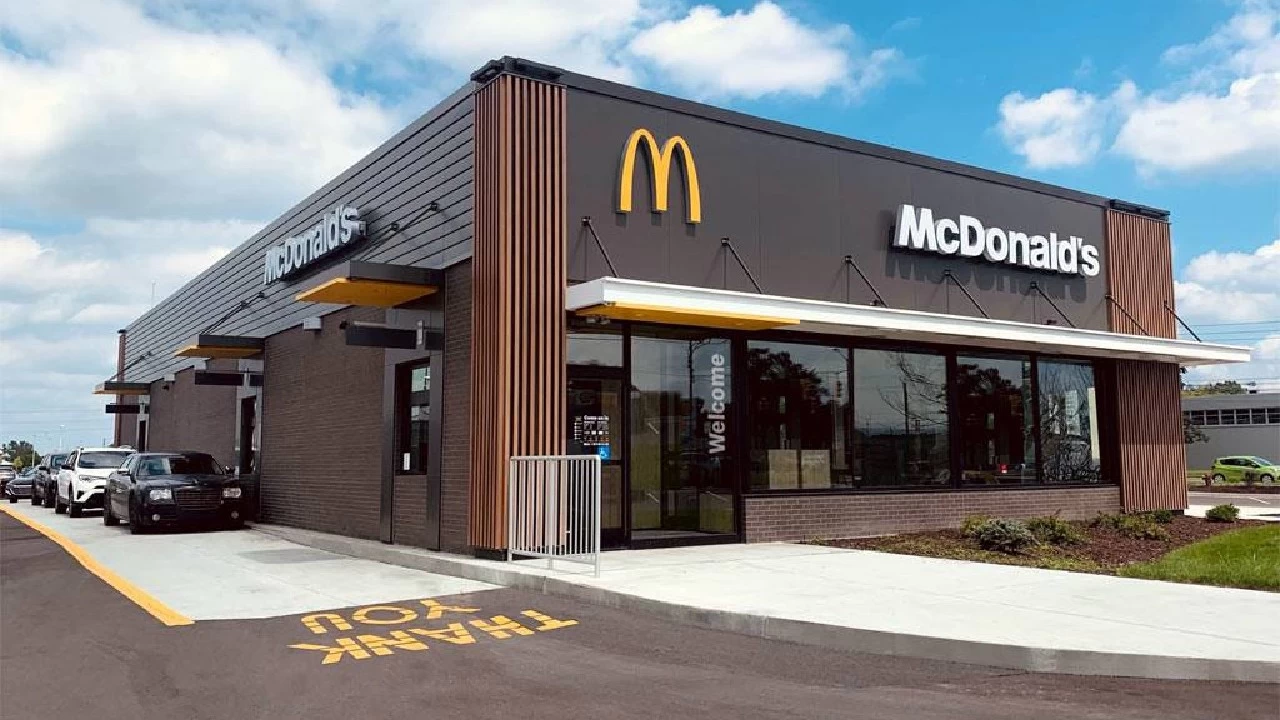 ABD'de McDonald's �r�nlerinden 104 ki�i koli basili oldu