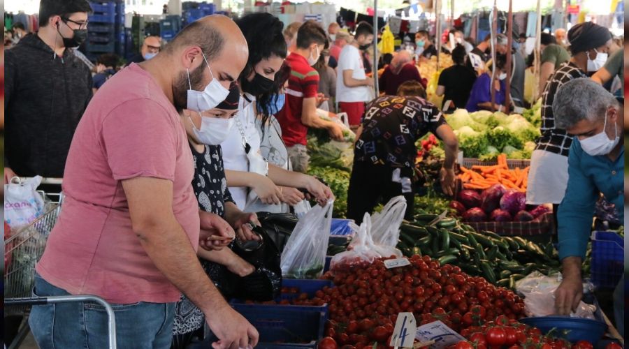 Antalya'da kapanma öncesi pazarlar doldu taştı