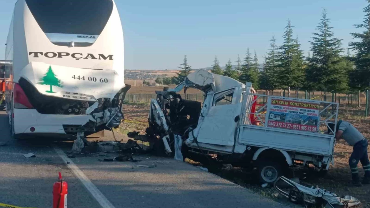 Ba�kent'te pe�pe�e kaza: 2 ki�i hayat�n� kaybetti