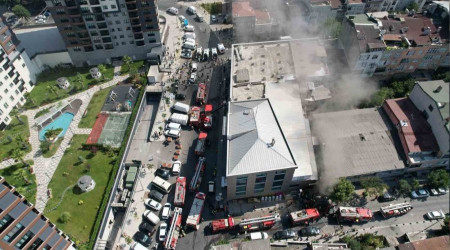 Bayrampaşa'da 4 katlı bir iş merkezinde yangın