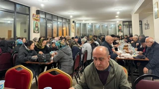 Bo�azi�i Cemevi�nde H�z�r Orucu Lokmas�: Prof. Dr. Haydar Ba� an�s�na