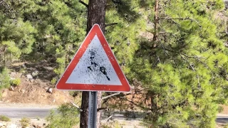 Bozyazı yayla yolunda trafik levhalarına kurşunlu saldırı