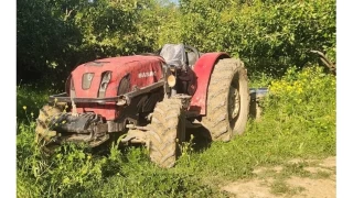 Bursa'da byk ac...Babasnn kulland traktrn altnda kald