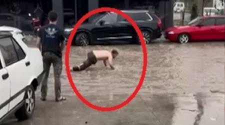 Bursa'da sel hayatı felç etti: Sokaklar ve caddeler göle döndü